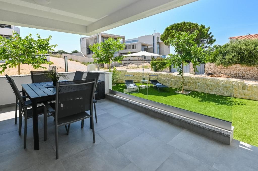 Olive Garden 4 EG Appartement in Novalja