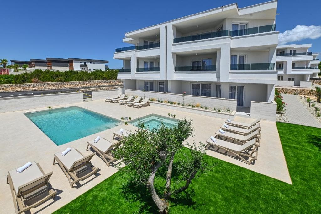 Lux Pool Appartement 4 in Novalja