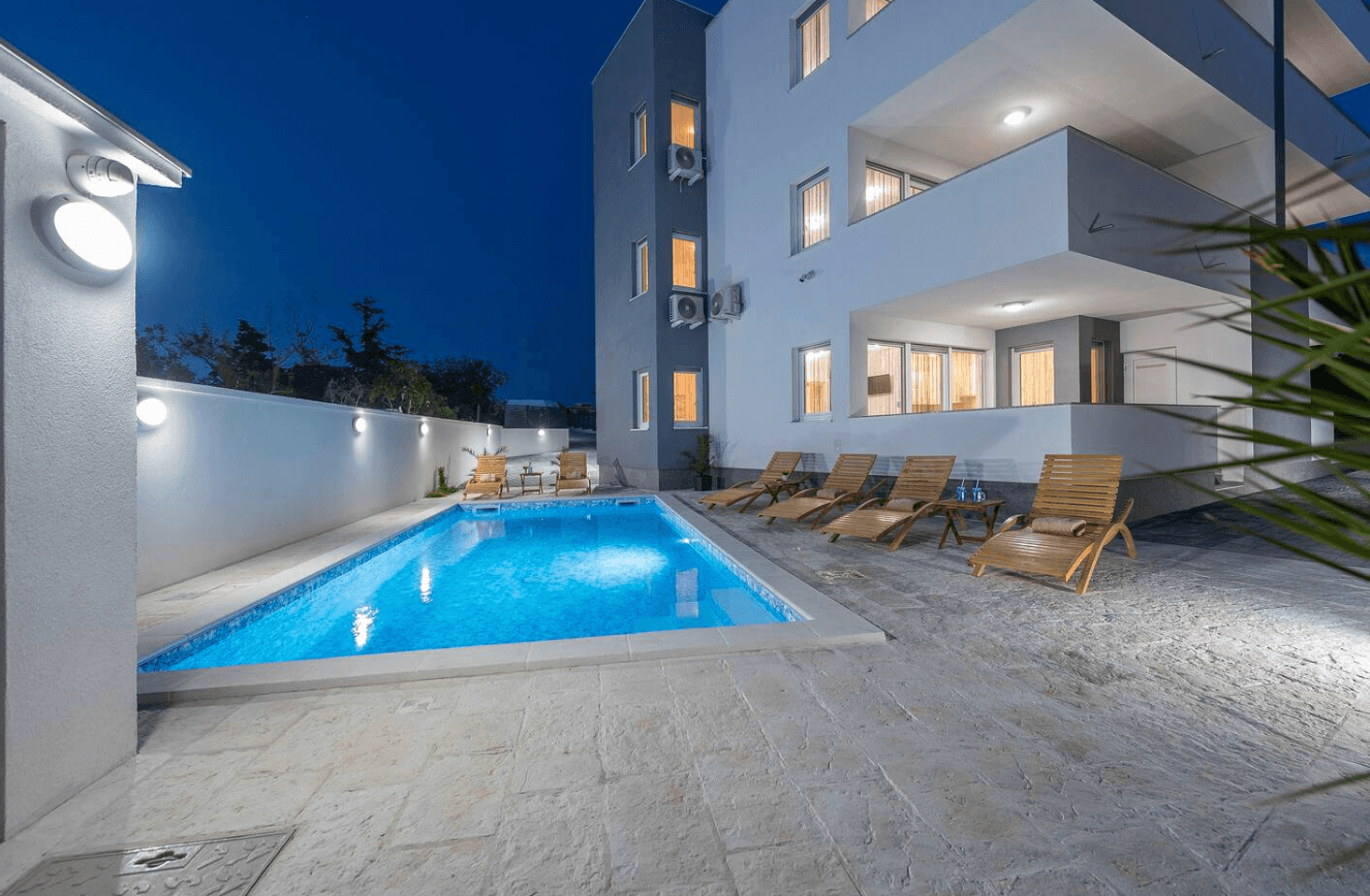 Villa Mel-Mari 6 Appartement met Zwembad in Novalja