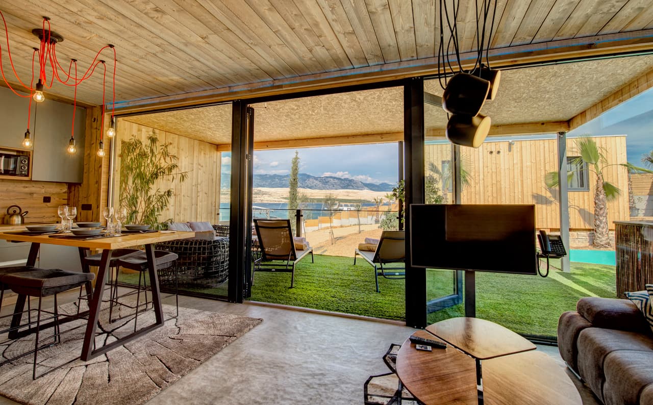 NOA Glamping Resort Novalja — villa & zwembad bij Zrce Beach in Novalja (1)