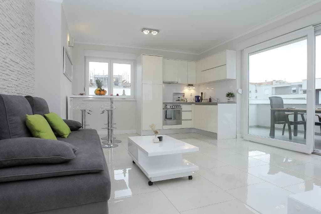 Tomana 6 Appartement met Terras in Novalja